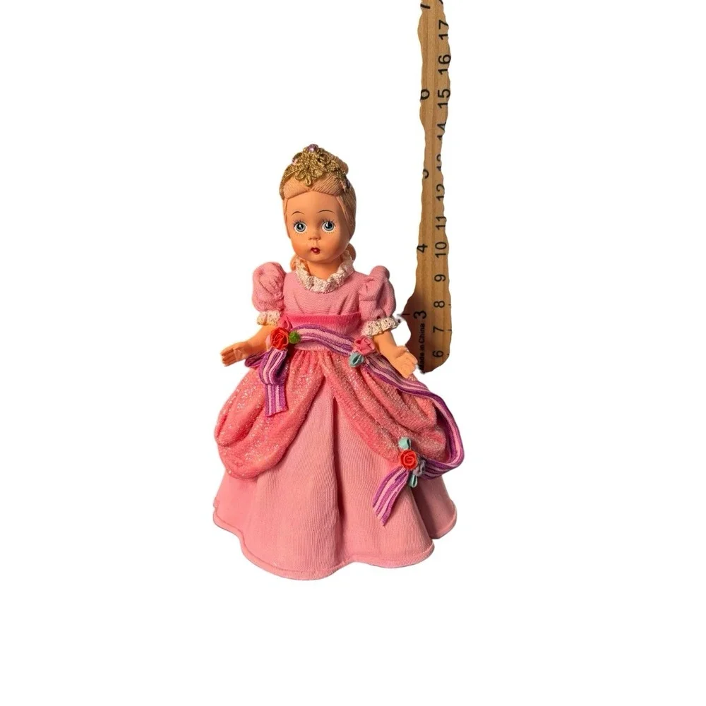 Madame‎ Alexander Cinderella Figurine 1999 w/ Box COA Limited Edition